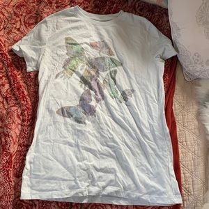 blue tee, butterfly pattern, round neck,